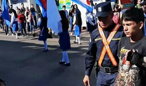 Ex novio celoso causó alboroto en pleno desfile estudiantil de Luque - Noticiero Paraguay
