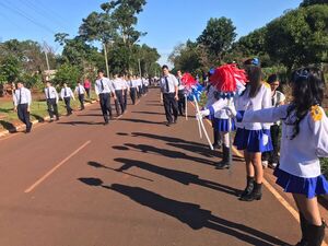 Estudiantes, bomberos y bailarines honraron a la patria en B° Chaipé