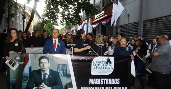 La Nación / Marcha por la valentía y el coraje: exigen justicia por el asesinato del fiscal Marcelo Pecci