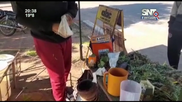Vendiendo yuyos enfrentan la crisis - SNT