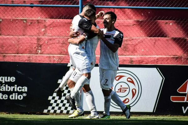 General Díaz vuelve a la punta en la Primera B - Fútbol - ABC Color