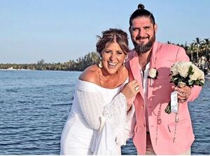 Tana Schémbori celebra feliz sus bodas de cuero - Gente - ABC Color