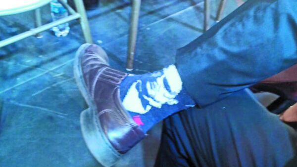 Cañeó a Velázquez con medias de "El Padrino"