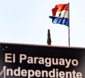 Presidente rinde homenaje a la patria con orgullo, honor y esperanza