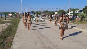 Alumnos nativos desfilaron en el Chaco por la Independencia