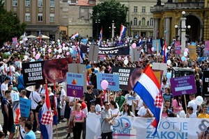 Miles de personas marchan contra el aborto en la capital de Croacia - .::Agencia IP::.