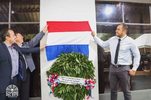 Honran a la Patria durante acto cívico por los 211 años de la independencia nacional - La Clave