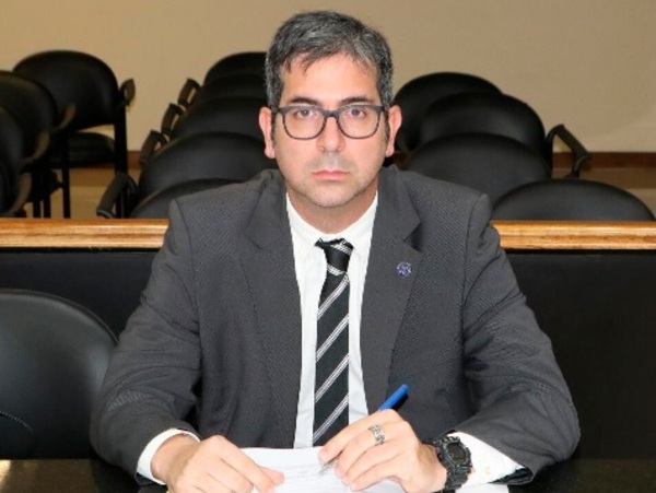 Los restos del fiscal Pecci llegaba esta madrugada y fue recibido en el espigón presidencial - Te Cuento Paraguay