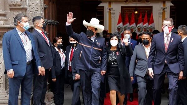 Primera dama de Perú comparece por caso de presunta corrupción