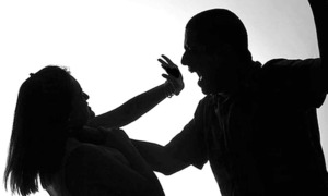 Diario HOY | Condenado a 16 años de cárcel por tratar de estrangular a su pareja con el cable de un celular