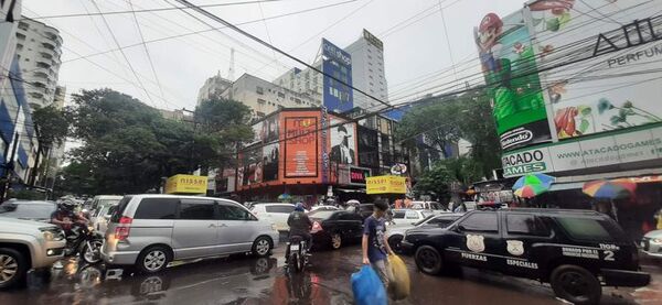 CDE: microcentro registró intenso movimiento comercial este sábado - ABC en el Este - ABC Color