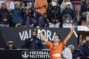 Djokovic se enfrentará a Tsitsipas en final de Roma después de lograr su 1000ª victoria - Tenis - ABC Color