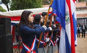 Acto cívico por los 211 años de la Independencia de Paraguay