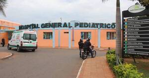 La Nación / Padre exige un lugar en terapia intensiva para un niño con neumonía