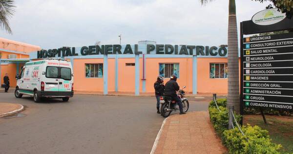 La Nación / Padre exige un lugar en terapia intensiva para un niño con neumonía