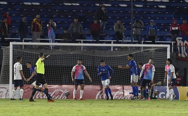 Sol desactiva la fuerza del Ciclón - Fútbol - ABC Color