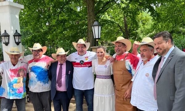 ¡Fiestas patrias en Alemania, a puro asadacho!
