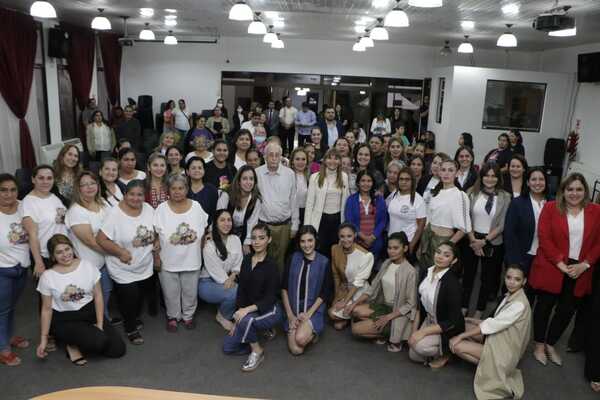 Mujeres de la Chacarita y San Francisco son capacitadas en el área textil - El Independiente