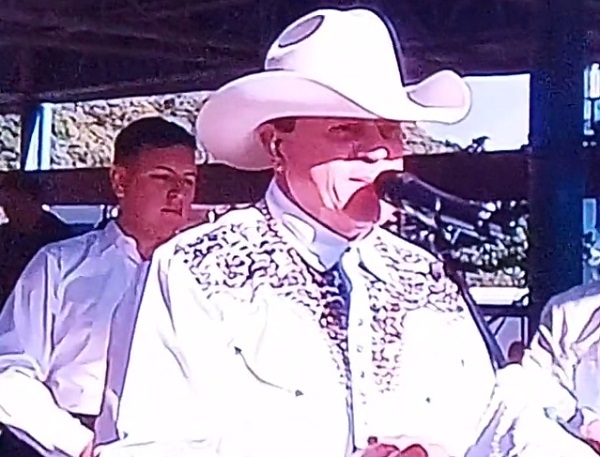 Lalo sorprende a las madres en Caacupé