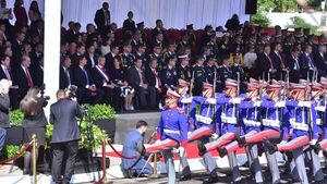 Tradicional desfile policial y militar en conmemoración por días patrios