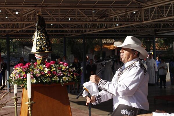 Conmemoran en misa de Caacupé el Día de la Madre y de la patria y monseñor repudia crimen de Pecci   - Nacionales - ABC Color