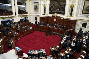 La reprobación al Congreso peruano trepa a 82 % y la de Castillo baja a 72 % - MarketData