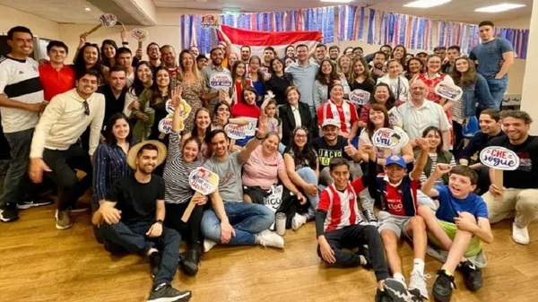Paraguayos en Irlanda festejan las fiestas patrias y a las madres - PARAGUAYPE.COM