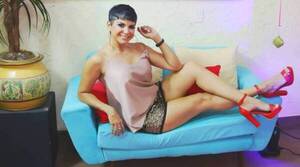Crónica / Lorena Azucas mostró un ingueroviable regalo por el día de las madres