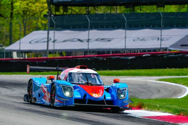 Oscar Bittar cierra su primera carrera en el IMSA dentro del Top 10