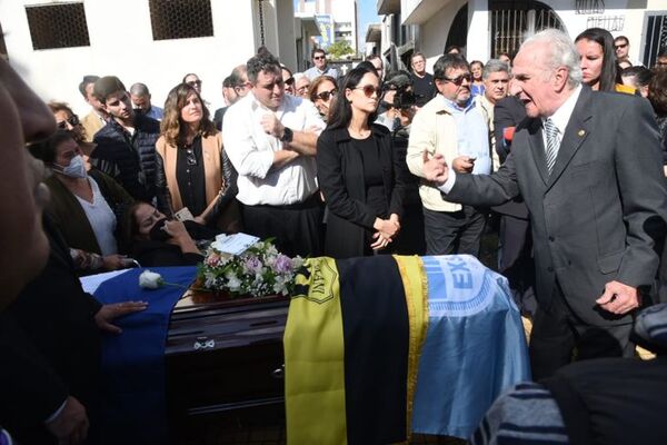 Emotivo adiós final a Marcelo Pecci en el Cementerio de la Recoleta