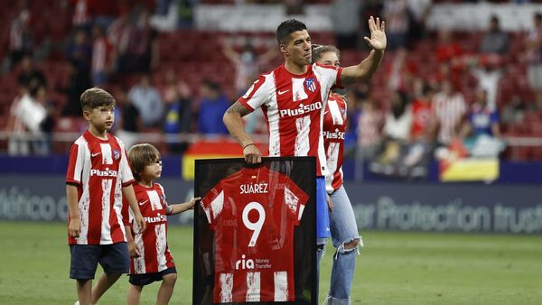 Atlético honra a Luis Suárez y asegura la 'Champions'
