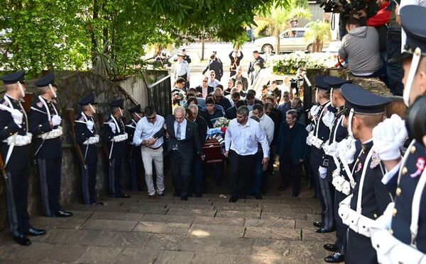 Despiden con homenajes y profundo dolor al asesinado fiscal Marcelo Pecci - Nacionales - ABC Color