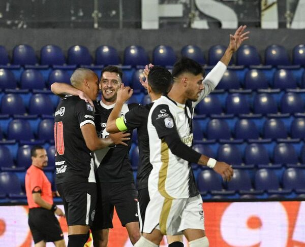 Olimpia, con el peso de su camiseta: - Fútbol - ABC Color