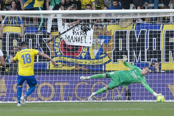 El Cádiz perdona al Real Madrid y se complica su permanencia - Fútbol - ABC Color