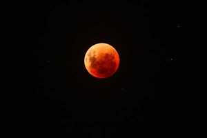 Diario HOY | Eclipse total de luna se apreció desde la Costanera de Asunción