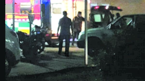 Ligó dos balazos, tras tirar una cervecita por camioneta