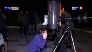 Aficionados de la astronomía despliegan telescopios en la costanera - PARAGUAYPE.COM