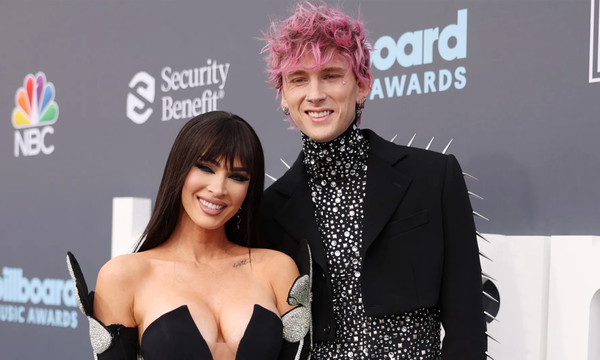 Machine Gun Kelly desata rumores de embarazo en los BBMA’s