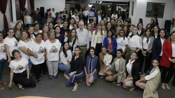 Mujeres de la Chacarita y barrio San Francisco son emprendedoras en el área textil tras ser capacitadas por el MTESS