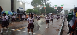 El MEC investiga desfile estudiantil realizado bajo una intensa lluvia en Pedro Juan Caballero