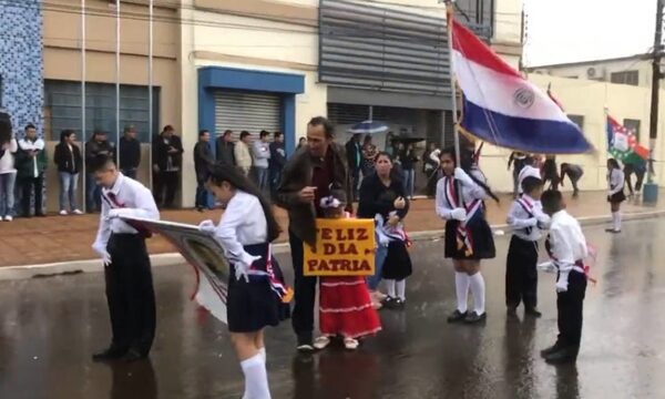 Sancionarán a quienes permitieron desfile bajo torrencial lluvia