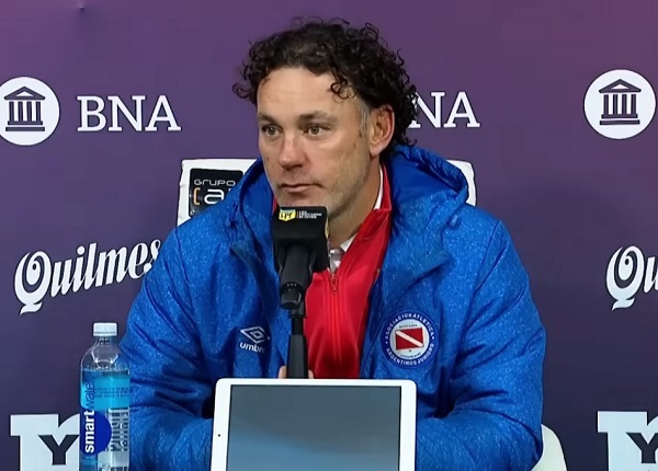 Milito brinda “cátedra” sobre que no sirve practicar penales - La Prensa Futbolera