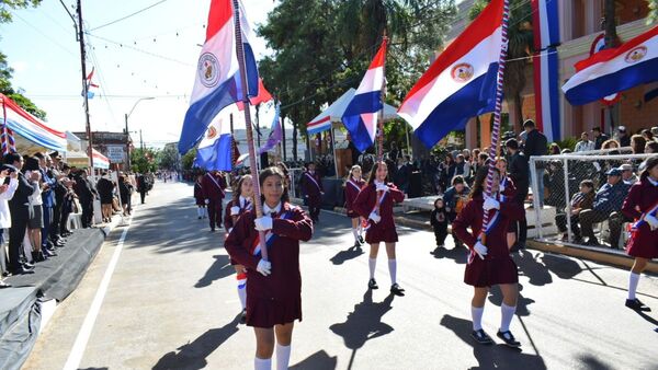 Villarrica: En desfile se pronuncian contra el abuso sexual a niños