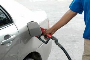 Analizan nueva suba en precios de combustible