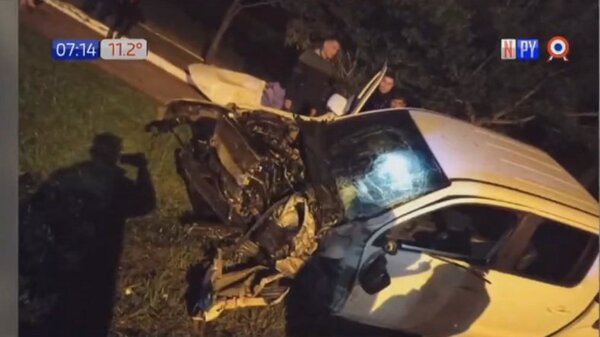Grave accidente: Colisionan ómnibus y camioneta | Noticias Paraguay
