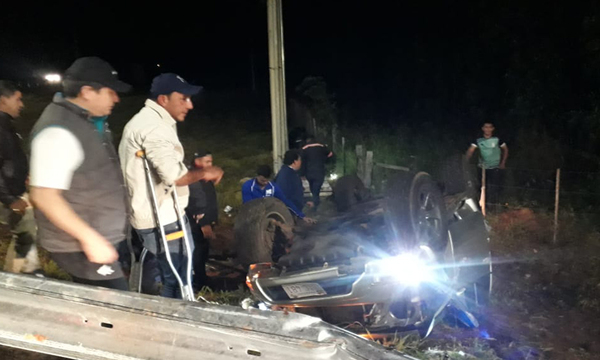Funcionario Policial al mando de una camioneta, sufre accidente de tránsito en San José de los Arroyos - OviedoPress