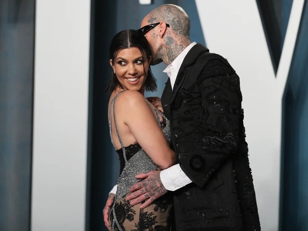 Kourtney Kardashian y Travis Barker oficializaron su boda en secreto, pero la hija del novio lo transmitió en vivo