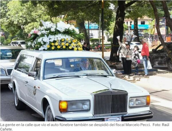 Familiares, amigos y allegados se despiden del fiscal Marcelo Pecci