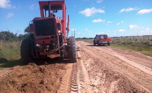 Prosiguen mejoras de caminos vecinales en Ñeembucú - .::Agencia IP::.