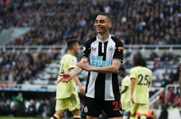 El Newcastle de Almirón castiga al Arsenal y lo aleja de la Champions